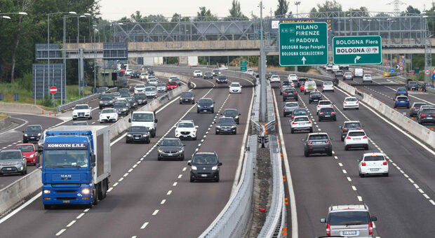 Autostrade testa divieto di sorpasso Tir in tratto toscano A1