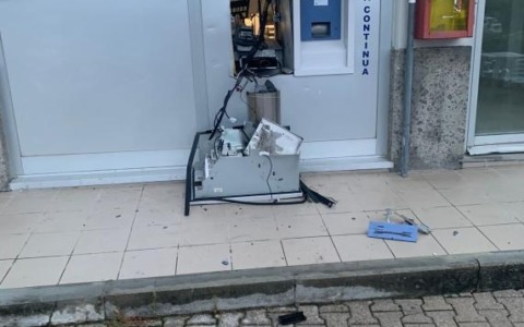 Due bancomat presi d’assalto, ma i colpi falliscono