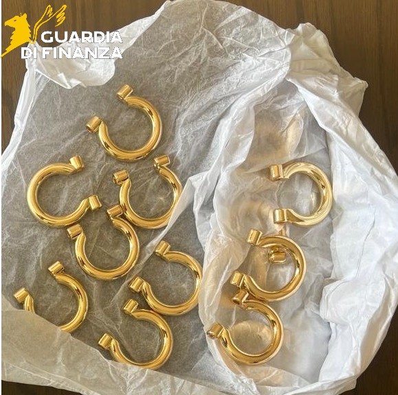 Maxi sequestro di accessori di lusso
