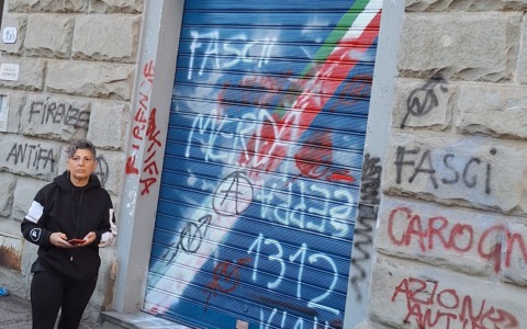 Elezioni, imbrattata la sede di Firenze di Fdi. Città blindata per l’arrivo di Meloni