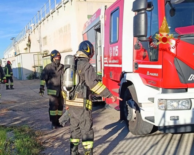 Incendio in una fabbrica orafa, nessun ferito