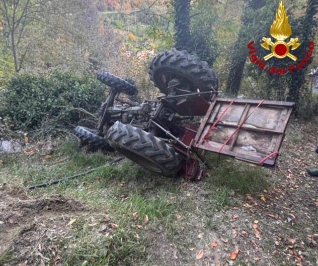 Loro Ciuffenna (Arezzo): si ribalta con il trattore