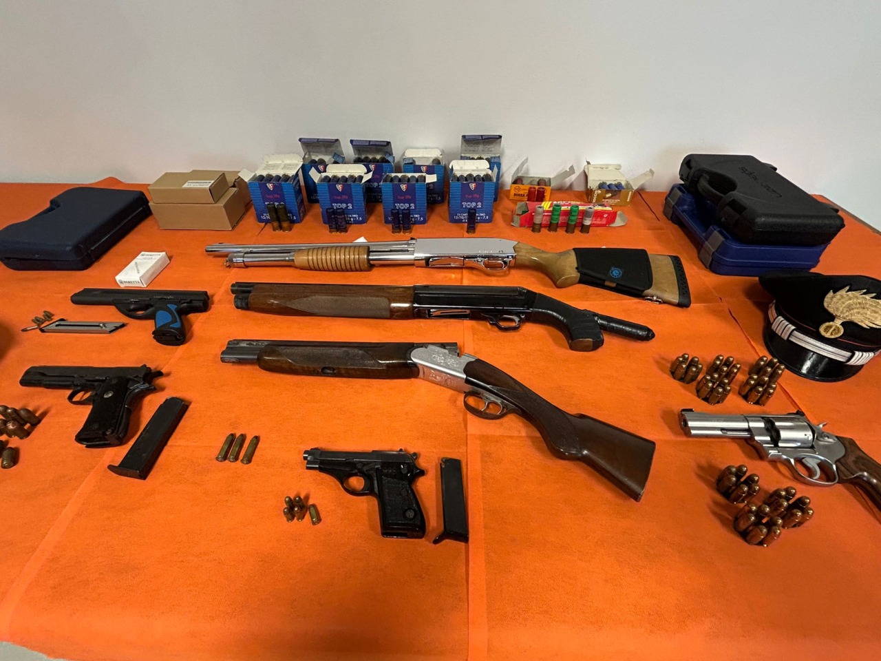 Quarrata, scoperto maxi arsenale: arrestato un 53enne