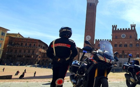 Tentano la truffa del “finto Carabiniere” a una 78enne: fermati dai militari a Castelnuovo Berardenga