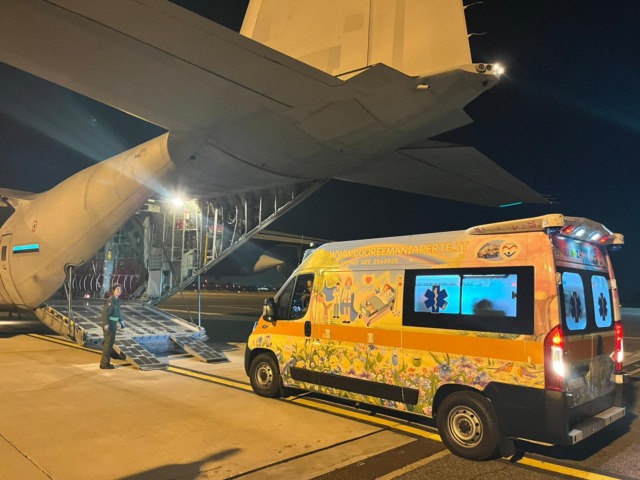 Volo salvavita da Pisa: neonata rischia di morire, trasferita d’urgenza da Brindisi a Roma