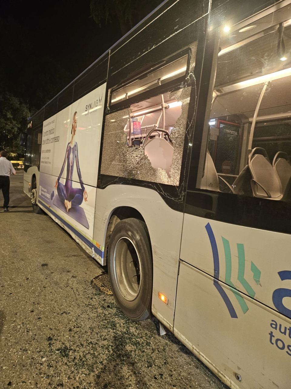 Danneggia un autobus e ruba il giubbotto dell’autista, arrestato