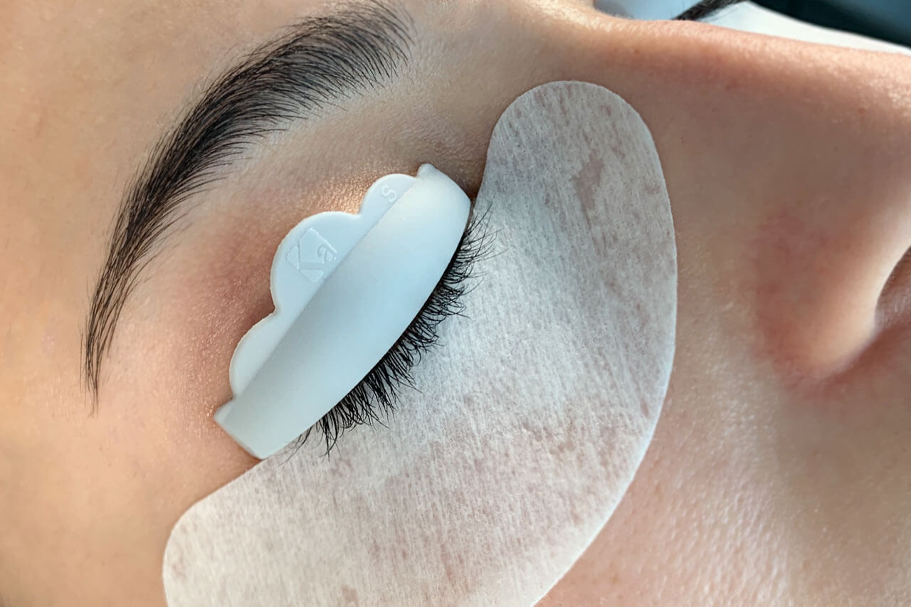 Cisteammina: l’ingrediente chiave della laminazione coreana per ciglia e sopracciglia naturali