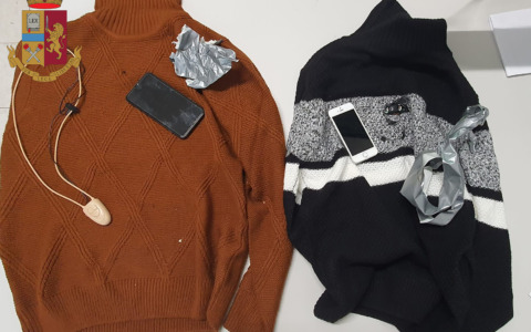 Controlli durante l’esame per la patente: sequestrata tecnologia nascosta