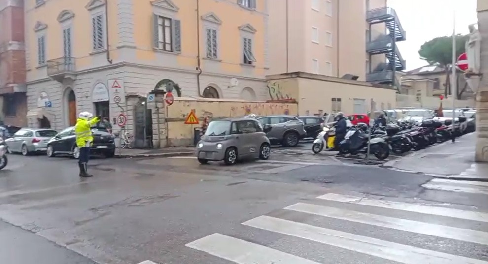 Firenze, fuga di gas in Via Masaccio: semafori spenti e traffico in tilt