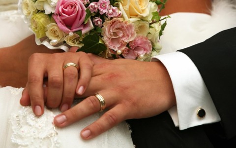 Sposata con due mariti, denunciata una donna