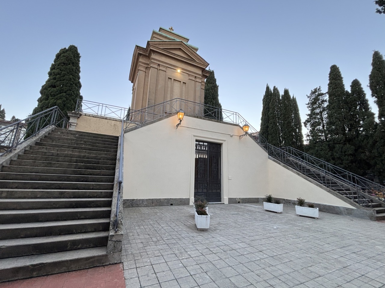 Tornano a risplendere la cappella e il sacrario dei caduti