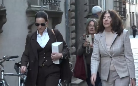 Investì a Viareggio l’uomo che le aveva rubato la borsa, chiesto l’ergastolo per Cinzia Dal Pino