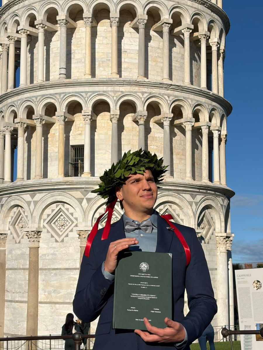 La laurea da 100 e lode di Filippo Ammannati, studente con disabilità visiva