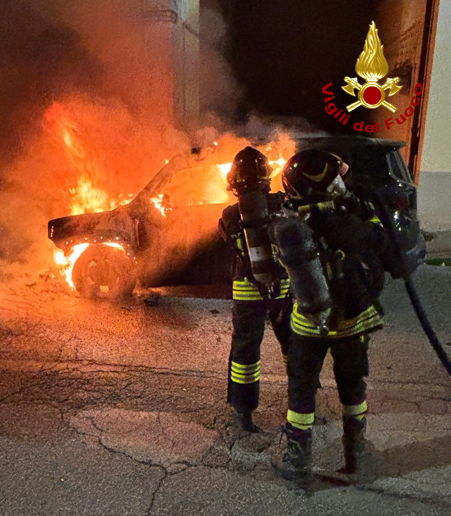 Auto in fiamme a Terranuova