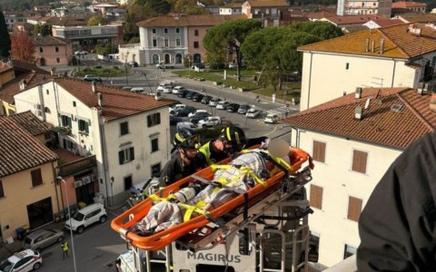 Soccorso acrobatico ad una anziana