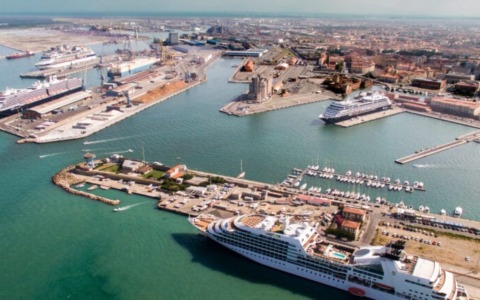 Si gettano da cargo, trovati cadaveri i due migranti dispersi