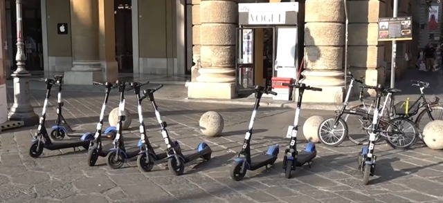 Monopattini a noleggio, stop a Firenze da aprile 2026