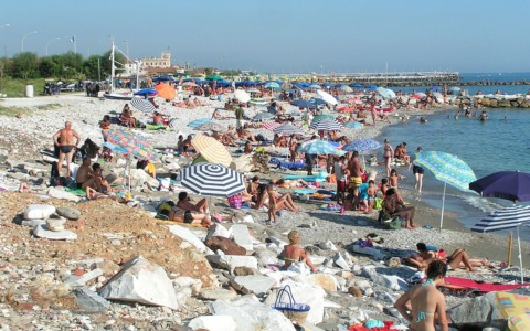 Guang Rong: verso la rimozione entro Natale 2025, la liberazione del litorale di Marina di Massa