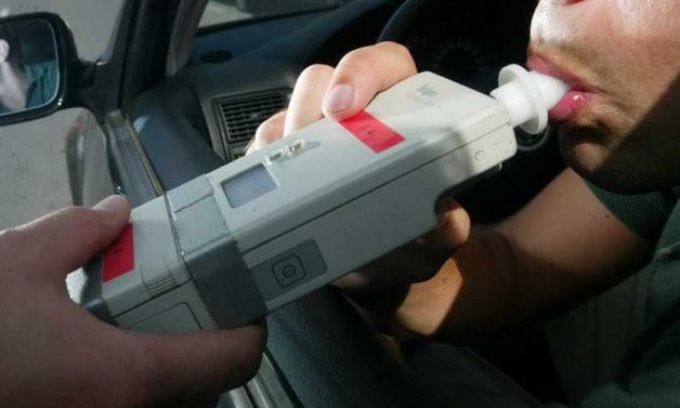 Due automobilisti denunciati a Donoratico per guida in stato di ebbrezza, uno coinvolto in un incidente stradale