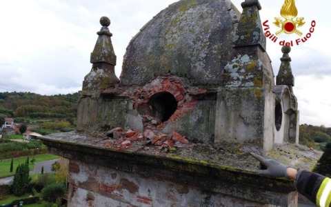 S.Leonardo in Treponzio, fulmine danneggia il campanile della chiesa