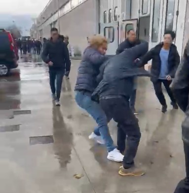 Scambiati per manifestanti, poliziotti picchiati dai cinesi al Macrolotto