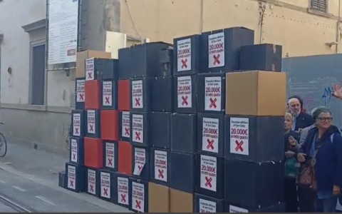 Protesta a Firenze contro il resort di lusso all’ex ospedale San Gallo