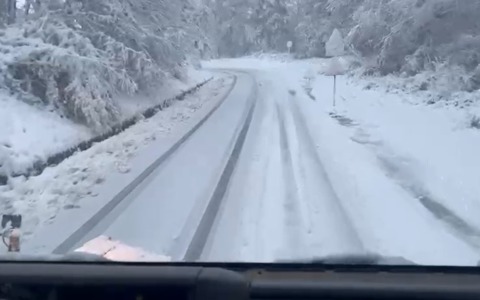 La neve imbianca tutta la Toscana, anche a 400 metri