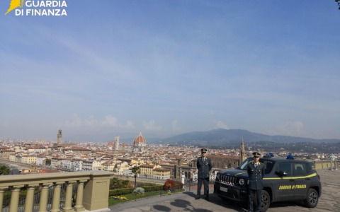 Truffa del gioco delle tre campanelle, denunciato un uomo