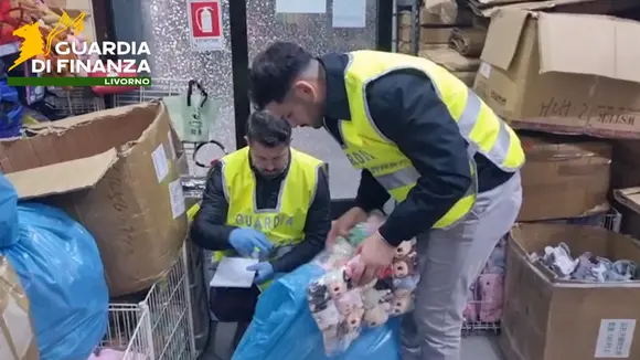 Livorno, migliaia di pupazzi Labubu sequestrati
