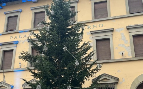 La capitale degli alberi di Natale si prepara alla Festa