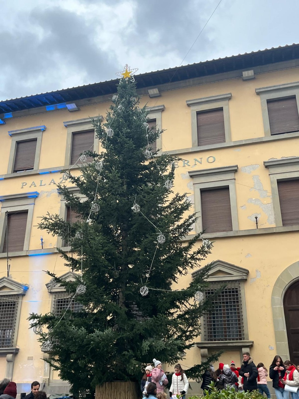 La capitale degli alberi di Natale si prepara alla Festa