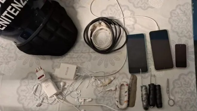 Droni su carcere Prato mentre telefonano da cella, 3 arresti