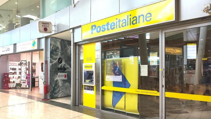 Pacco pieno di grilli e blatte in giacenza: chiuso ufficio postale