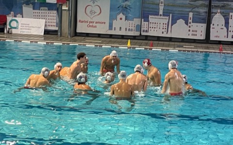 Rari Nantes, sfida impossibile alla corazzata Recco. Brilla l’Under 18