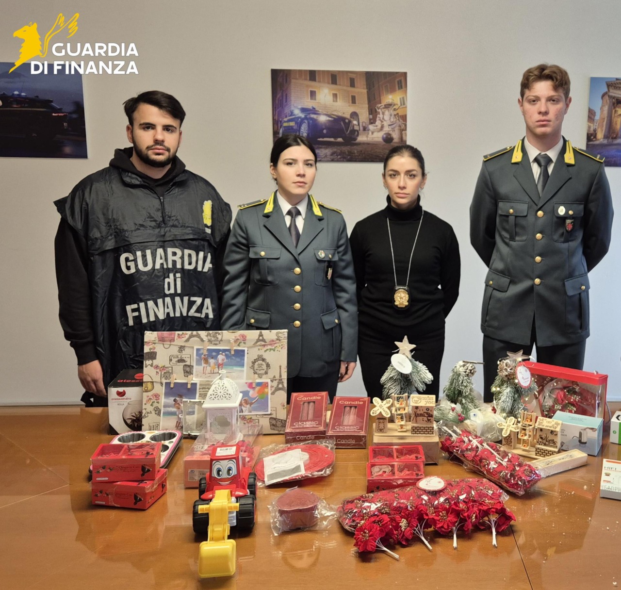 Blitz della Guardia di Finanza: sequestrati oltre 3.000 addobbi natalizi non sicuri a Lucca