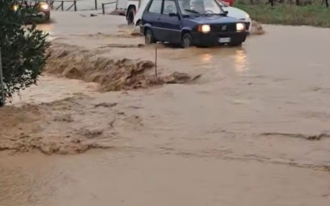 Quarta alluvione in un anno a Portoferraio: strade e case sommerse da pioggia e fango