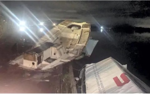 Esplosione nella barca usata come rifugio: grave un 53enne