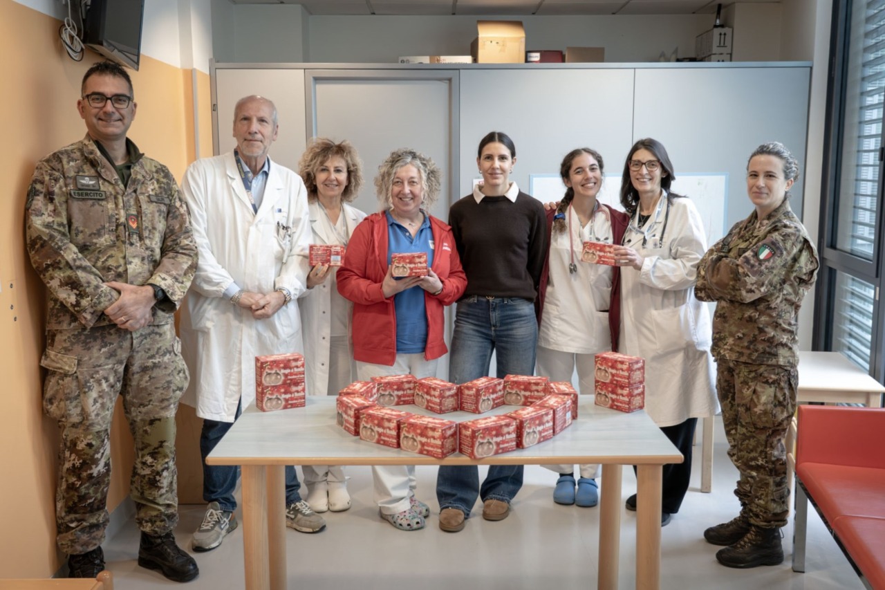 Natale di solidarietà: donazione del 183° Reggimento Paracadutisti “Nembo”