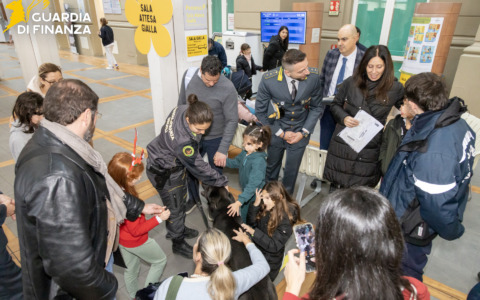 Natale al Meyer, gesto concreto della Gdf per i bambini ricoverati