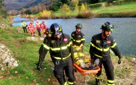 Soccorso a Prato: un 65enne cade lungo il sentiero sul fiume Bisenzio