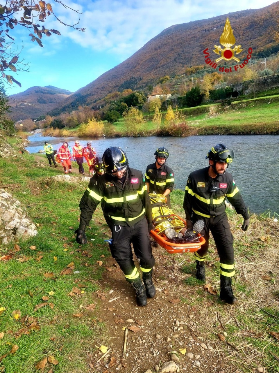 Soccorso a Prato: un 65enne cade lungo il sentiero sul fiume Bisenzio