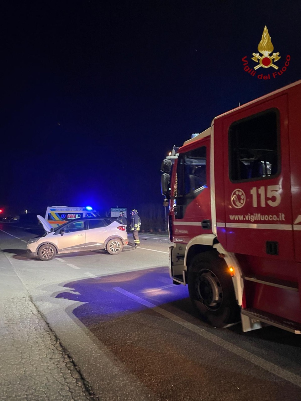 Incidente tra tre auto in via Toscana