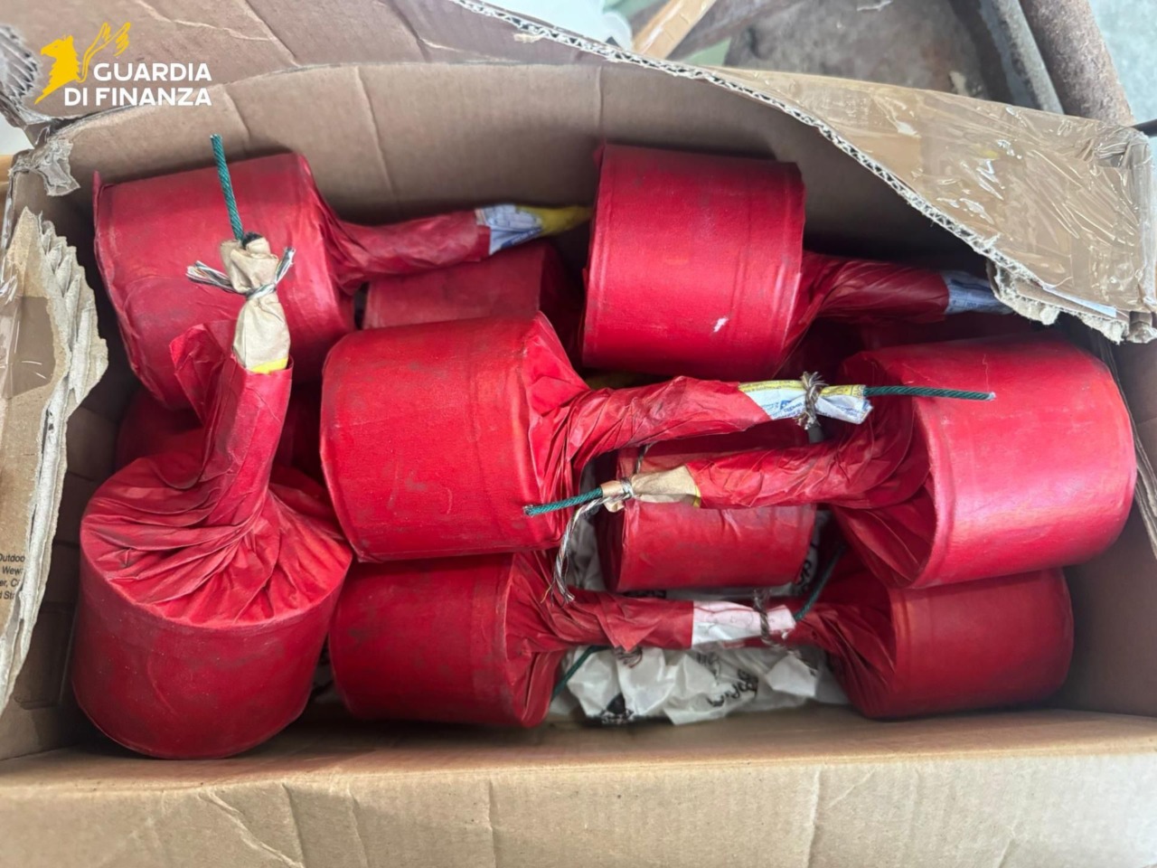 Botti di capodanno, sequestrati fuochi d’artificio potenzialmente pericolosi