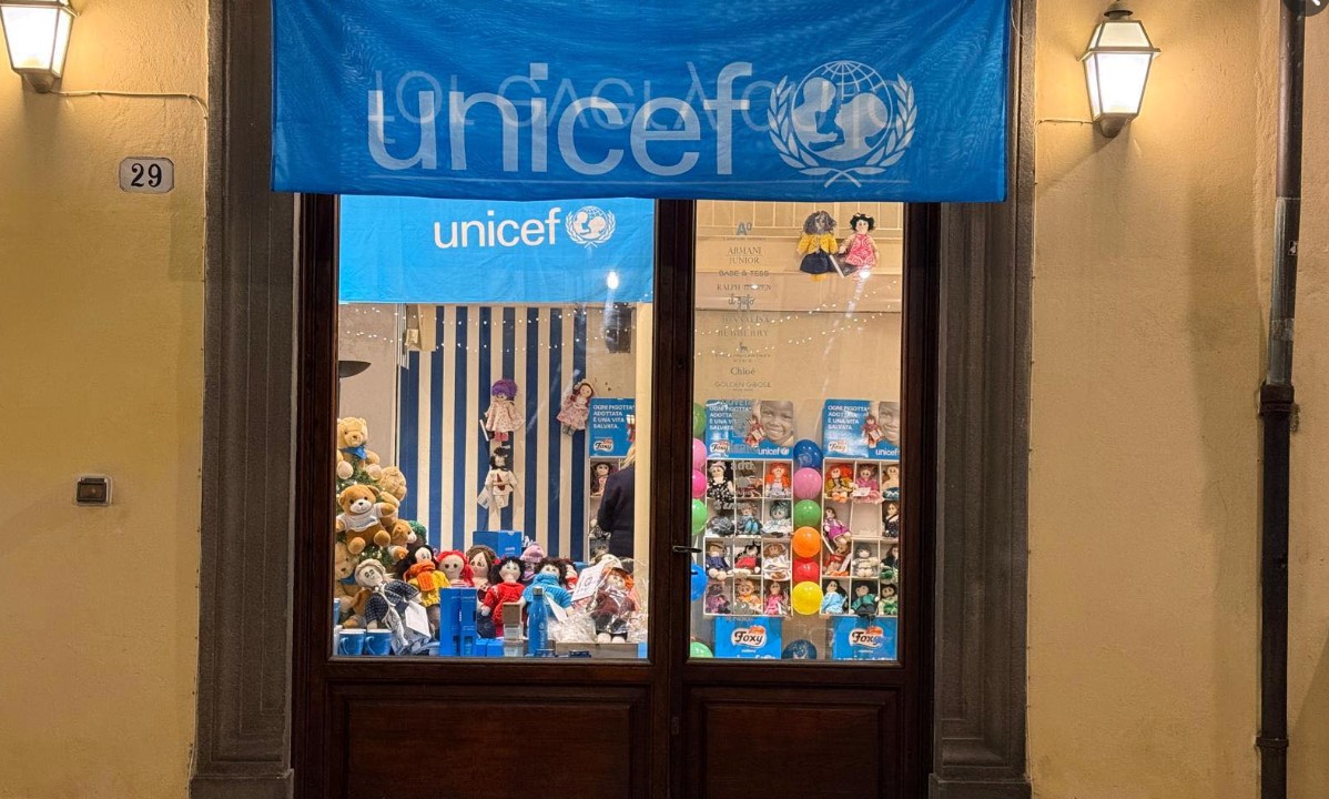 L’Unicef porta la solidarietà nel cuore di Lucca con le Pigotte e i regali natalizi
