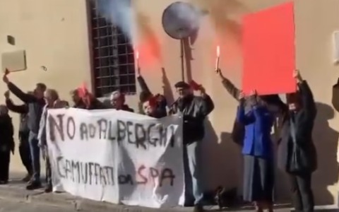 Un hotel di lusso al posto di un ex cinema: flashmob di “Salviamo Firenze”