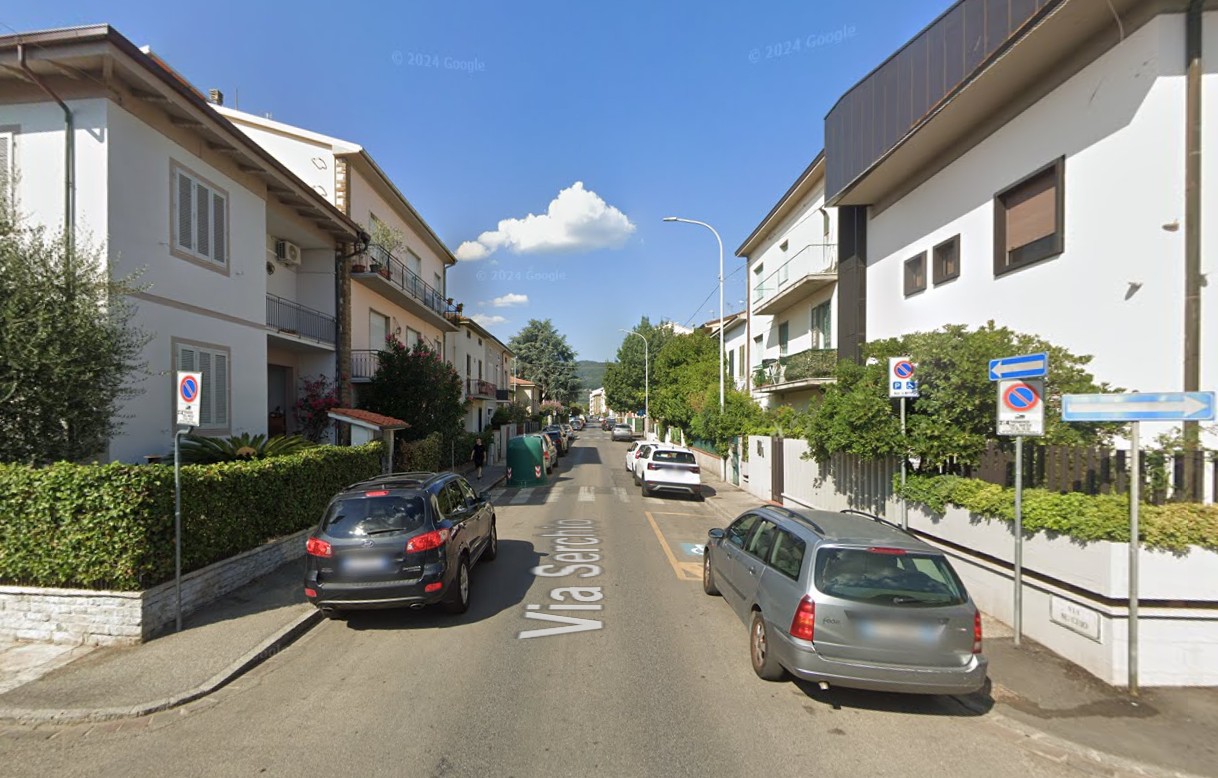 Incidente stradale a Prato, un’auto si ribalta dopo l’impatto con altri veicoli