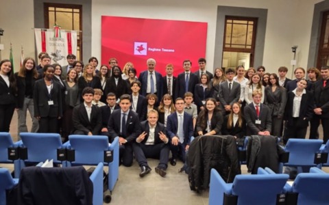 Sergio Angarano del Barsanti di Massa guida il Parlamento regionale degli studenti