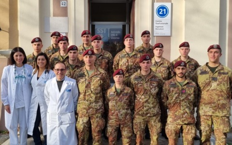 I militari della Folgore a Livorno donano il sangue in ospedale