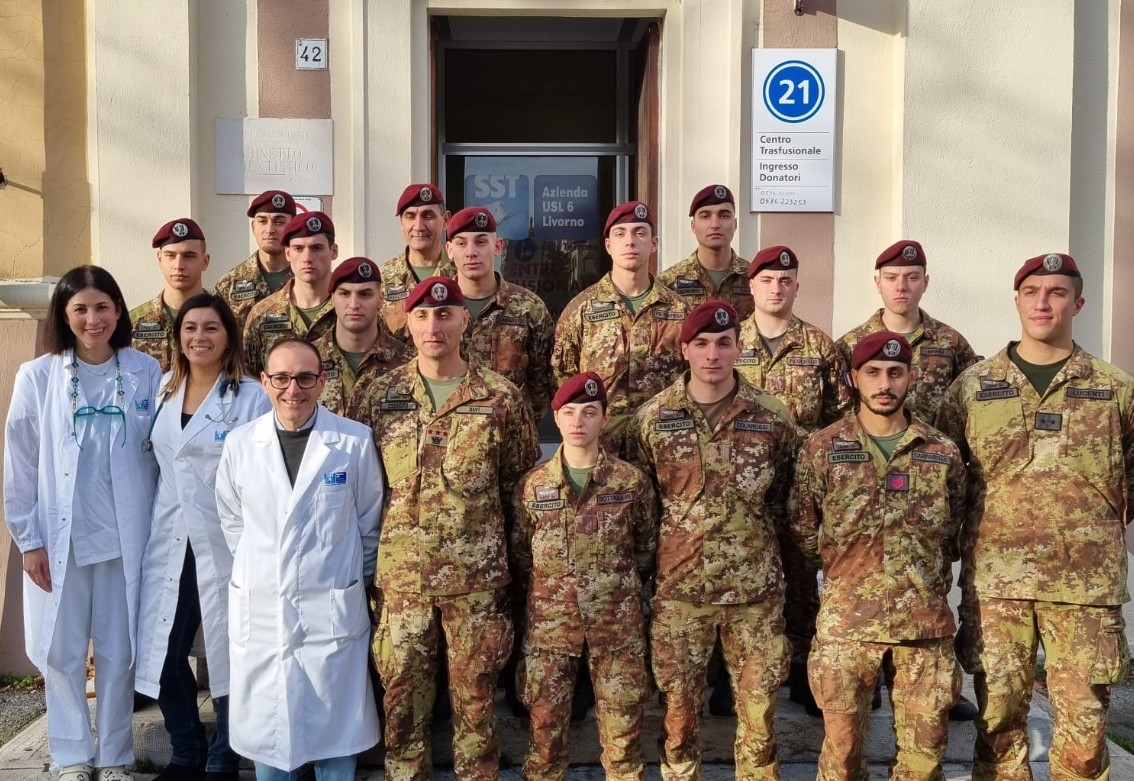 I militari della Folgore a Livorno donano il sangue in ospedale