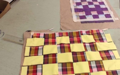 La storia di Carla, da anni chiusa in casa: ritrova relazioni e autonomia grazie all’uncinetto